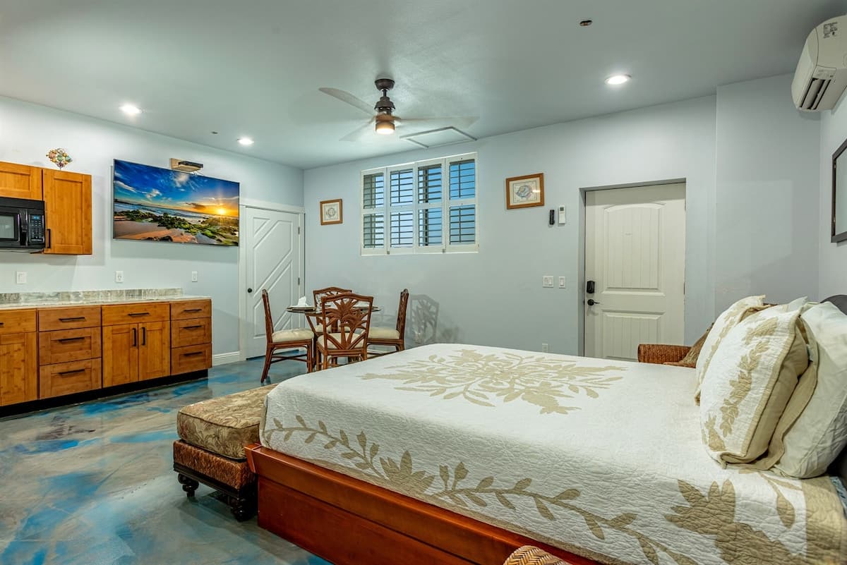 Condo in Wailuku · ★4.85 · 1 bedroom · 1 bed · 1 private bath - Photo 3