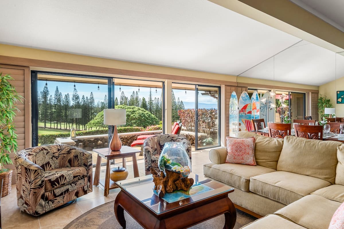 Home in Lahaina · ★4.67 · 2 bedrooms · 5 beds · 2 baths - Photo 2