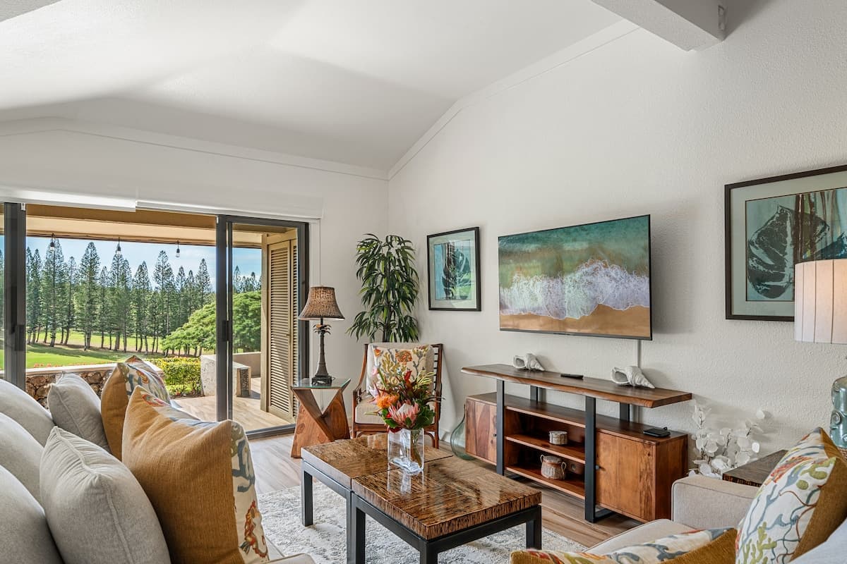 Home in Lahaina · ★4.22 · 4 bedrooms · 8 beds · 4 baths - Photo 4