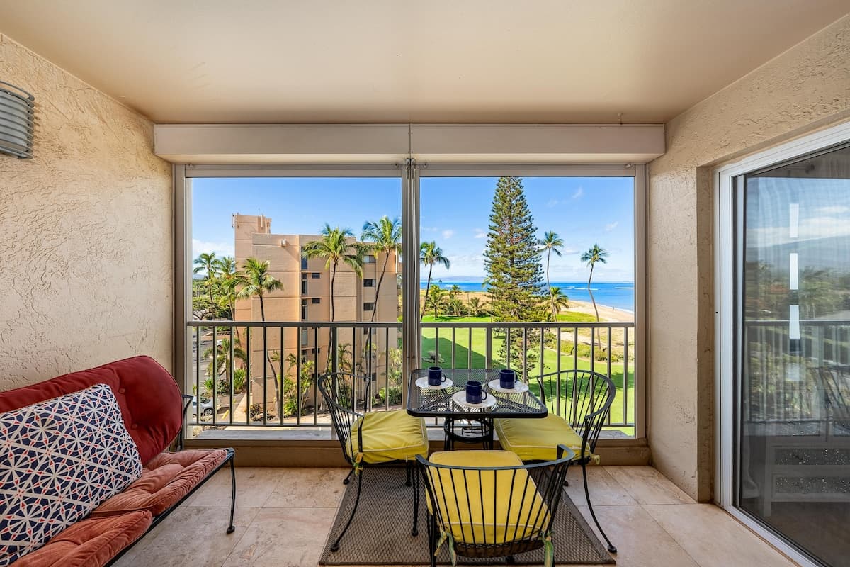 Condo in Kihei · ★4.9 · 2 bedrooms · 3 beds · 2 private baths - Photo 4