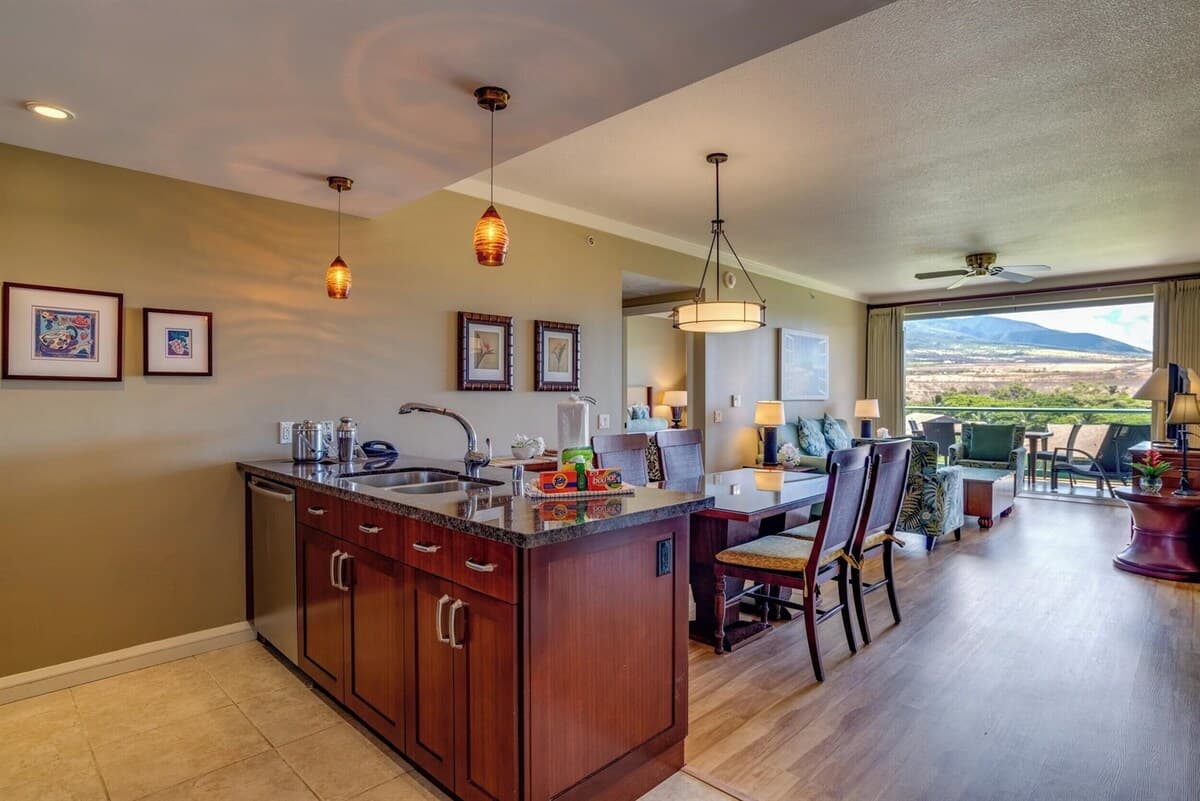 Condo in Lahaina · ★4.96 · 2 bedrooms · 3 beds · 1 bath - Photo 3
