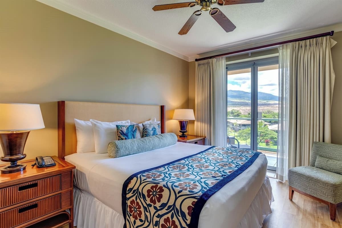 Condo in Lahaina · ★4.96 · 2 bedrooms · 3 beds · 1 bath - Photo 4