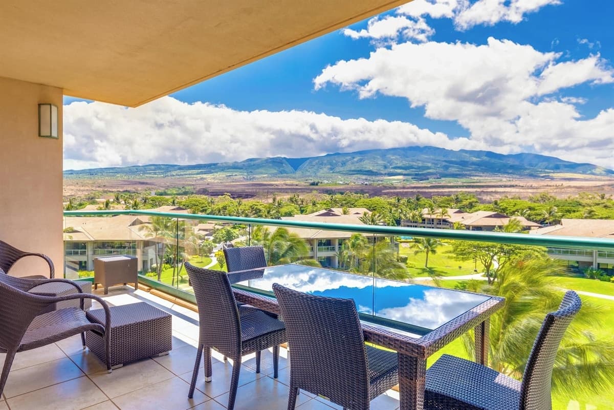 Condo in Lahaina · ★4.96 · 2 bedrooms · 3 beds · 1 bath - Photo 1