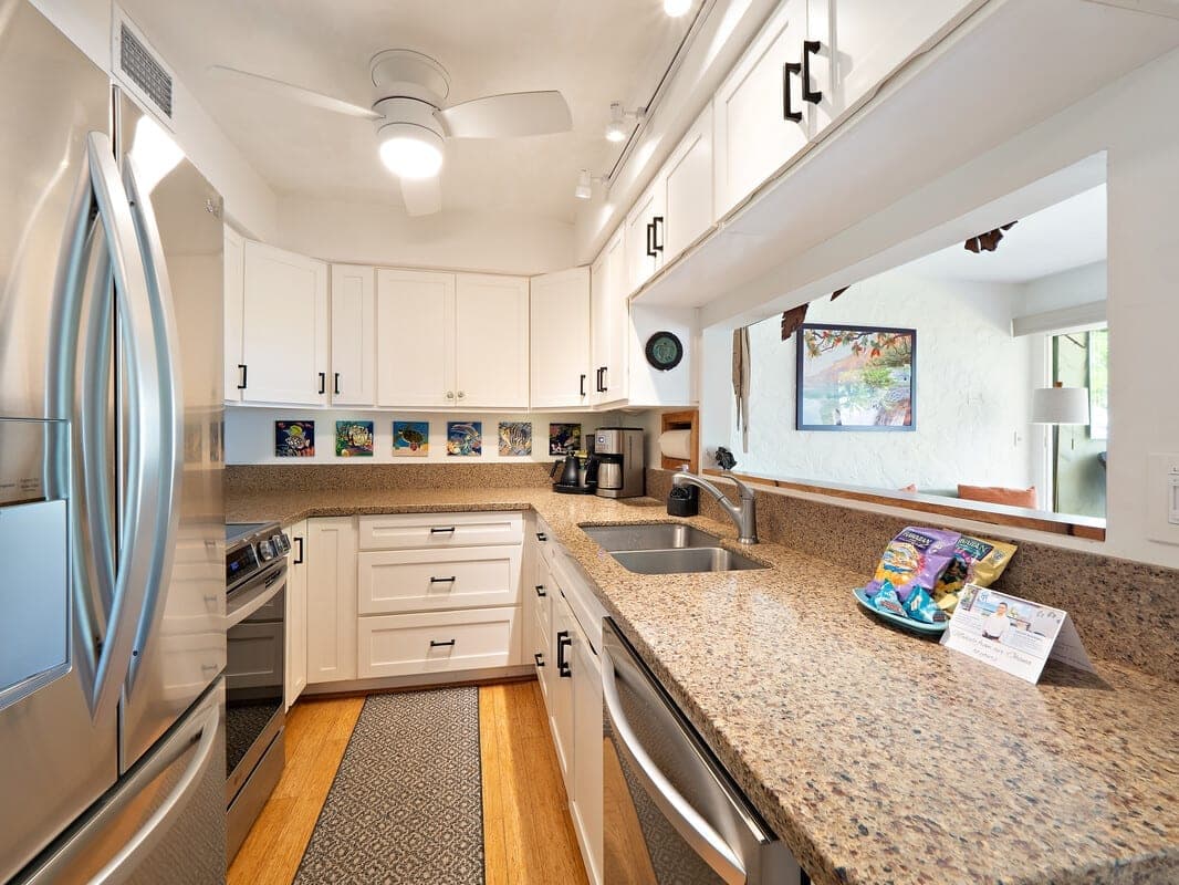 Condo in Kailua-Kona · ★4.83 · 1 bedroom · 2 beds · 1 bath - Photo 5