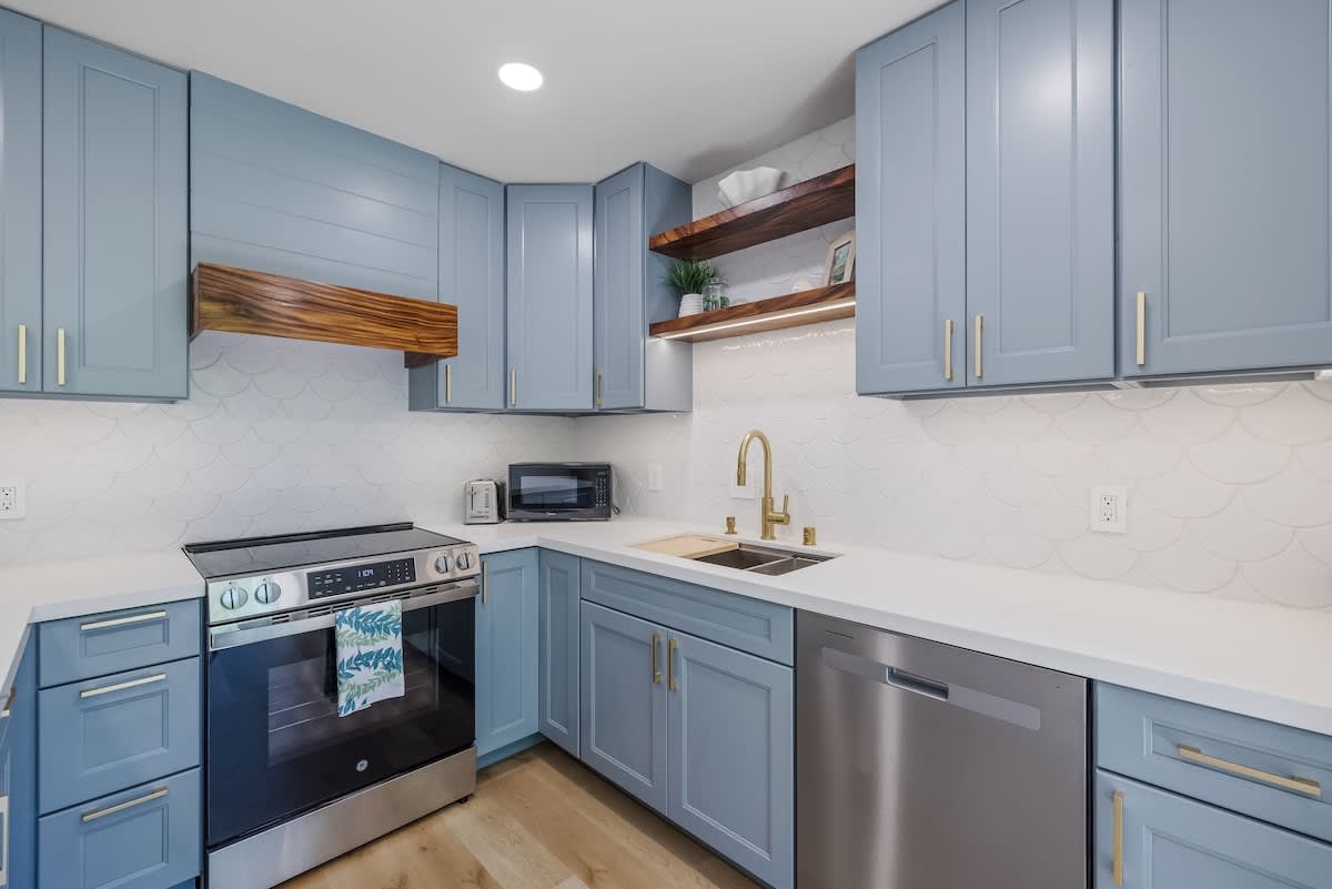 Home in Kahuku · ★4.99 · 4 bedrooms · 7 beds · 3 private baths - Photo 5