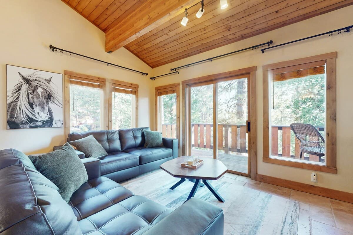 Home in Incline Village · ★4.14 · 3 bedrooms · 5 beds · 2 private baths - Photo 3