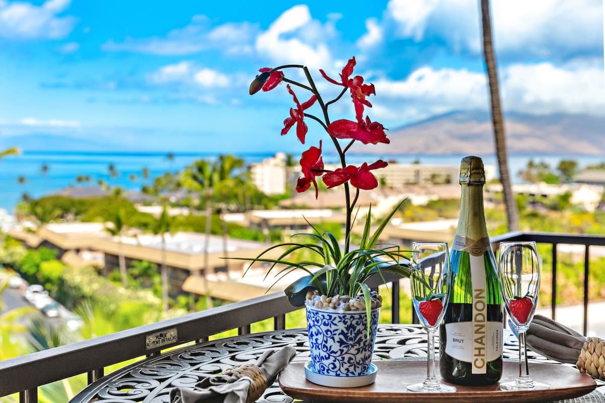 Condo in Kihei · ★4.75 · 2 bedrooms · 3 beds · 2 private baths - Photo 3