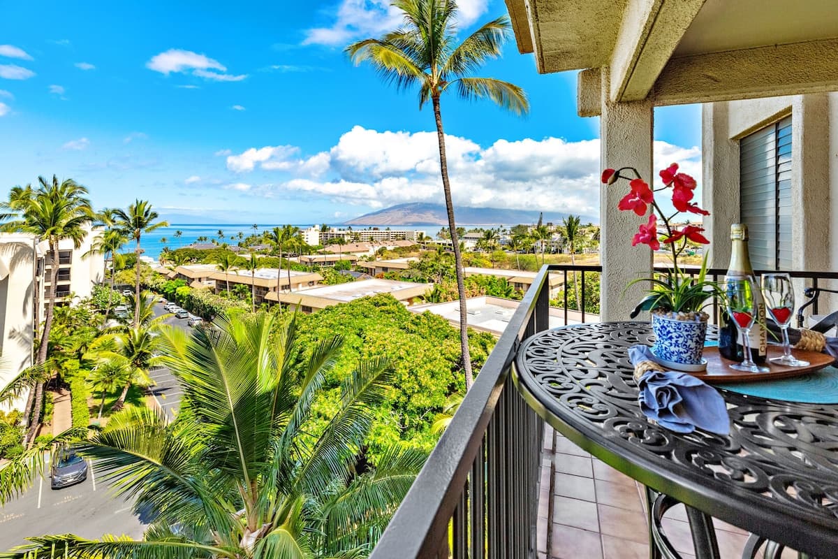 Condo in Kihei · ★4.75 · 2 bedrooms · 3 beds · 2 private baths - Photo 1