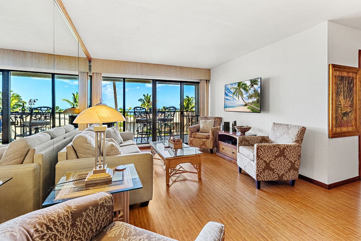 Condo in Kihei · ★4.75 · 2 bedrooms · 3 beds · 2 private baths - Photo 4