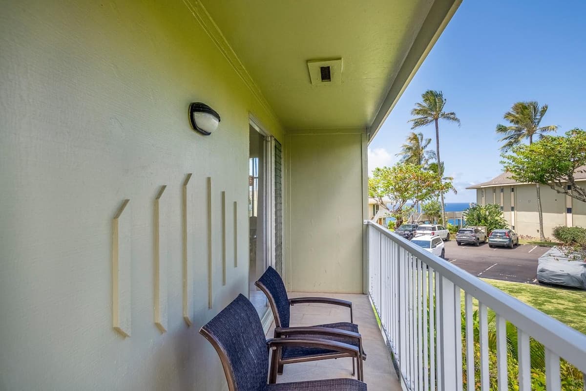 Condo in Princeville · ★4.33 · 2 bedrooms · 2 beds · 2 private baths - Photo 4