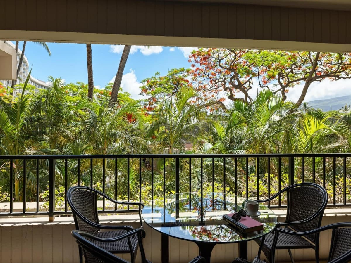 Hotel in Lahaina · ★5.0 · 2 bedrooms · 4 beds · 2 private baths - Photo 3