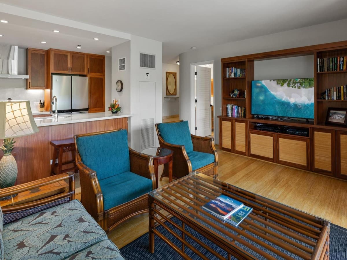 Hotel in Lahaina · ★5.0 · 2 bedrooms · 4 beds · 2 private baths - Photo 5