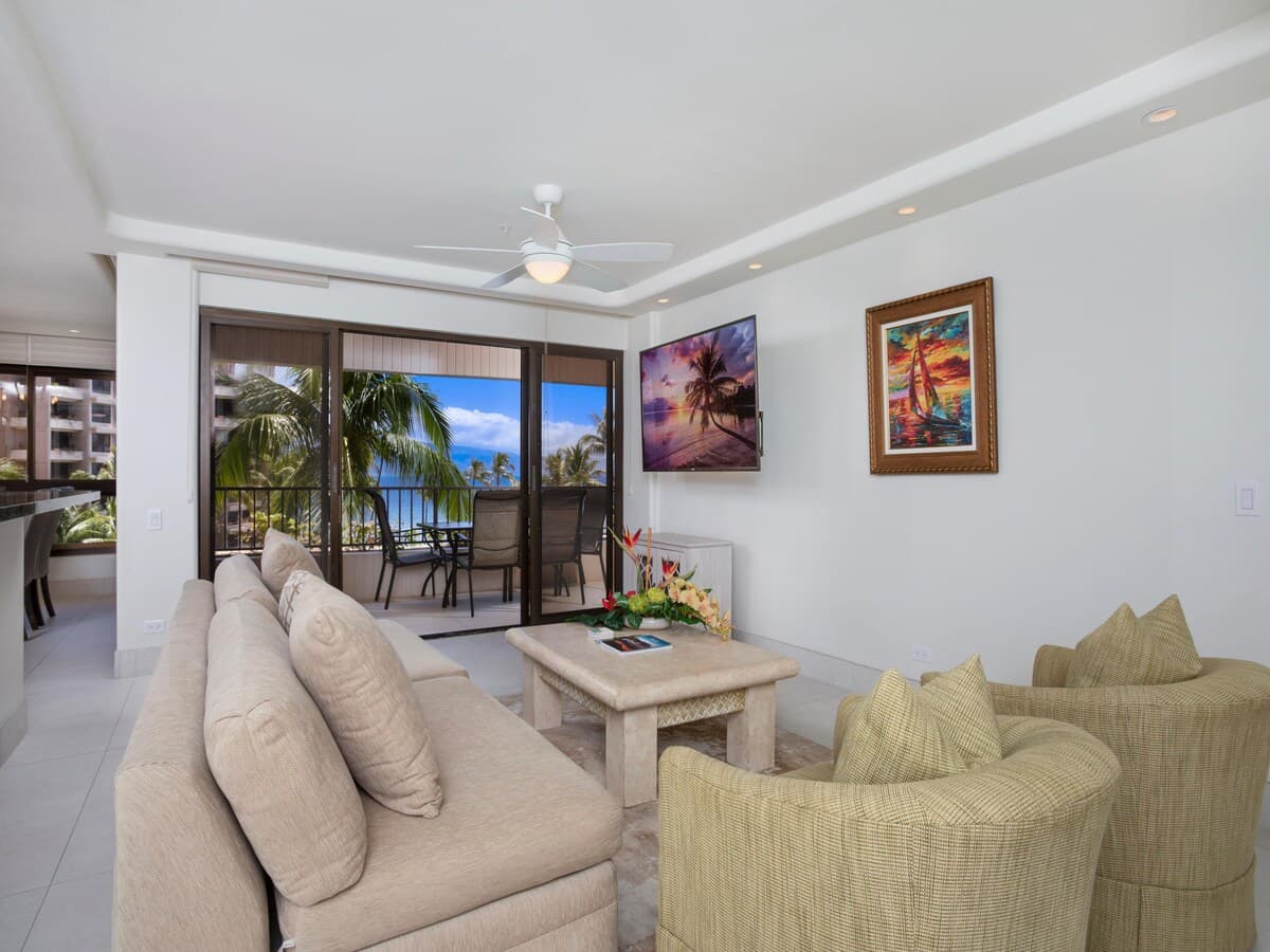 Hotel in Lahaina · ★4.75 · 3 bedrooms · 4 beds · 2 baths - Photo 2