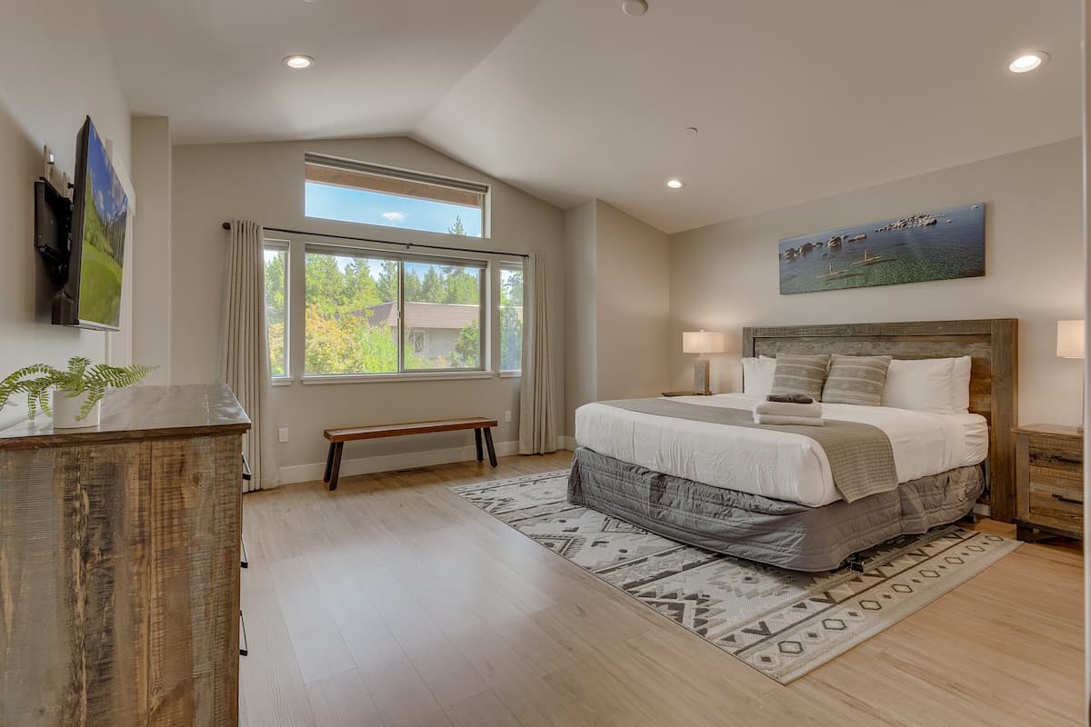 Cozy Tahoe Retreat with Hot Tub & Fireplace - Photo 1