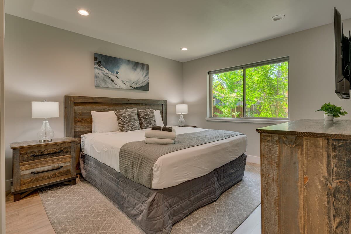 Cozy Tahoe Cabin with Hot Tub & Fireplace - Photo 3