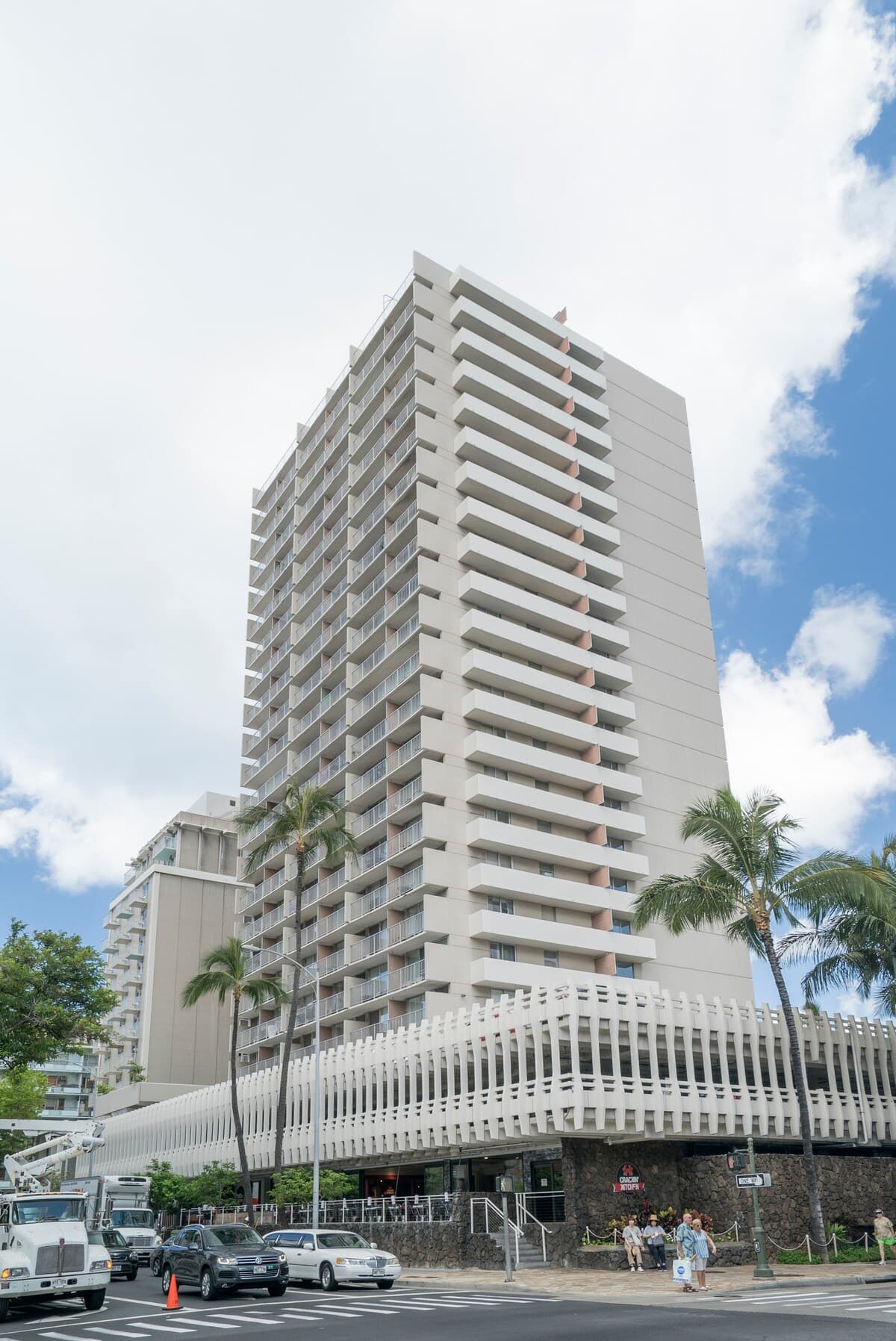 Condo in Honolulu · ★4.4 · 1 bedroom · 2 beds · 1 private bath - Photo 2