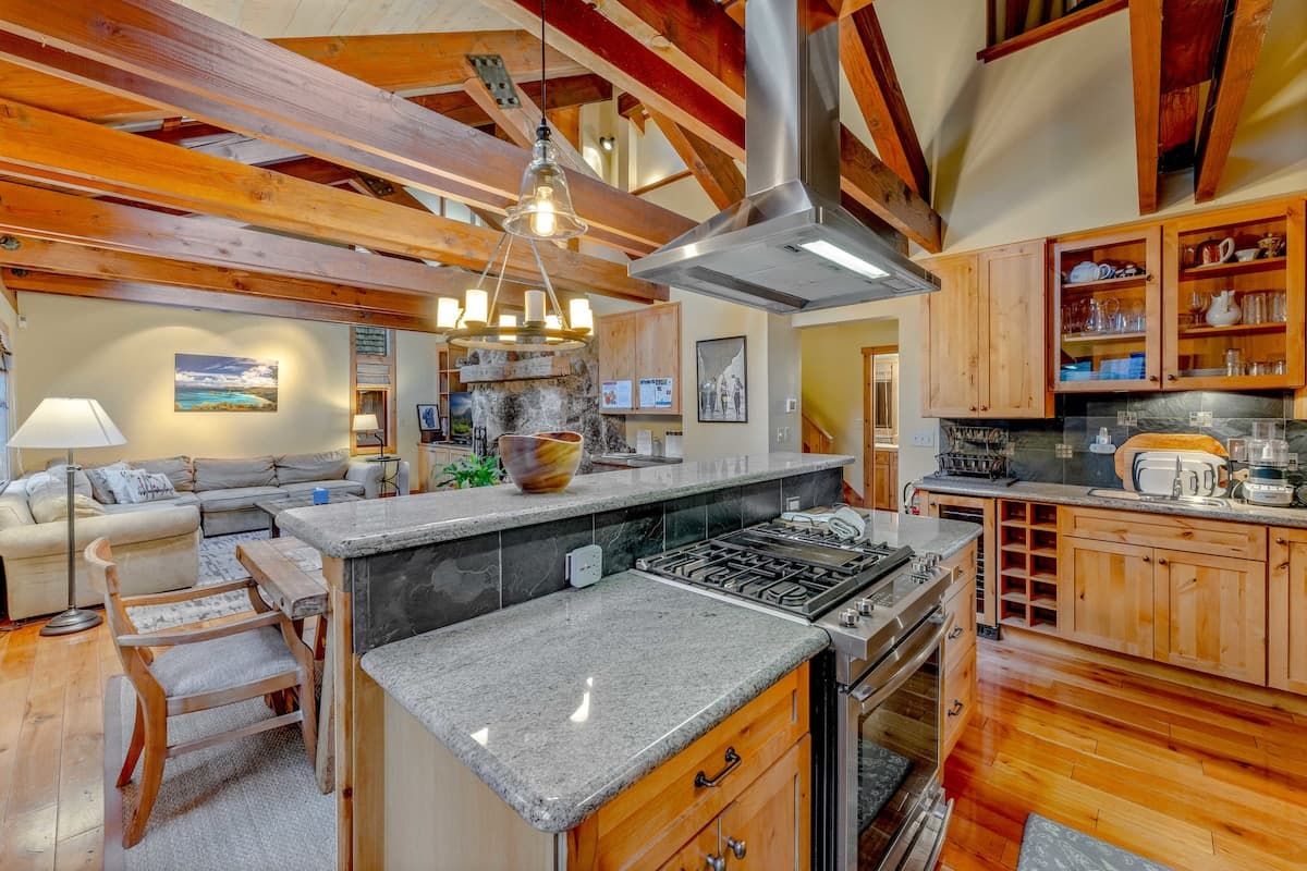Alpine Meadows Home with Hot Tub & Deck - Photo 2