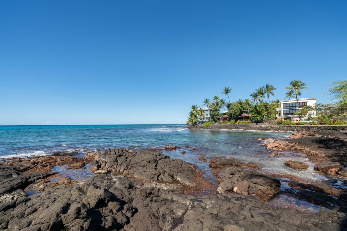 Home in Kailua-Kona · ★4.67 · 2 bedrooms · 3 beds · 2 baths - Photo 5