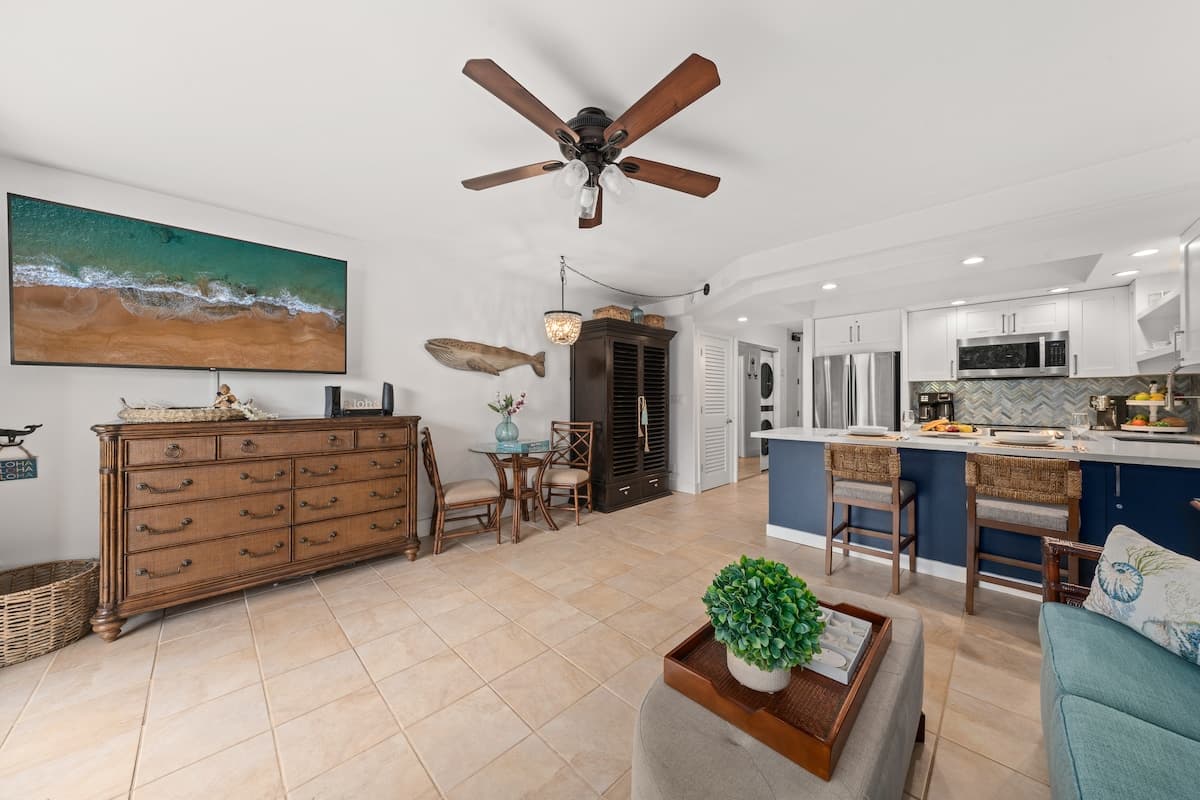 Condo in Lahaina · ★4.86 · 1 bedroom · 2 beds · 1 bath - Photo 5