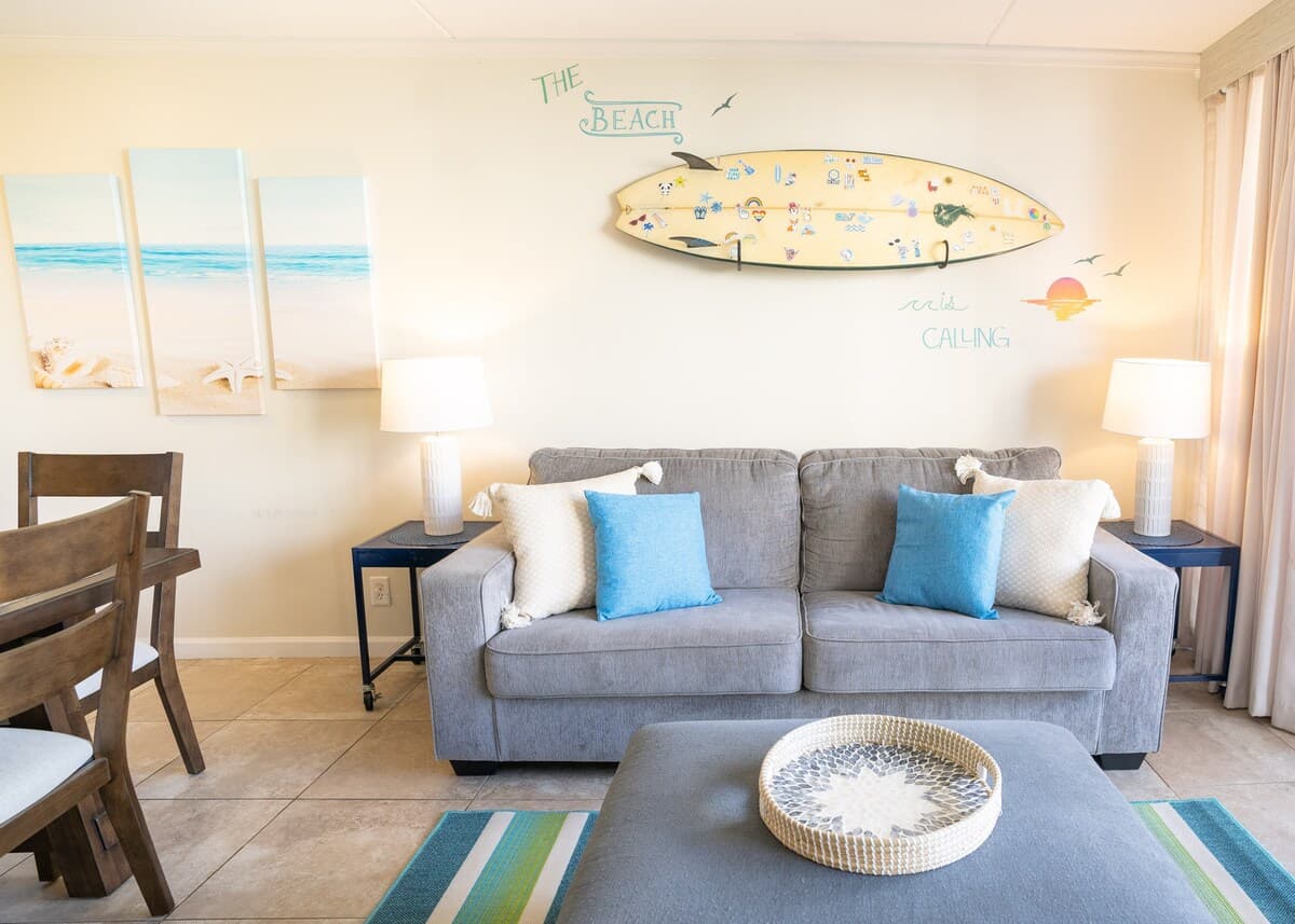 Condo in Honolulu · ★4.38 · 1 bedroom · 3 beds · 1 private bath - Photo 3