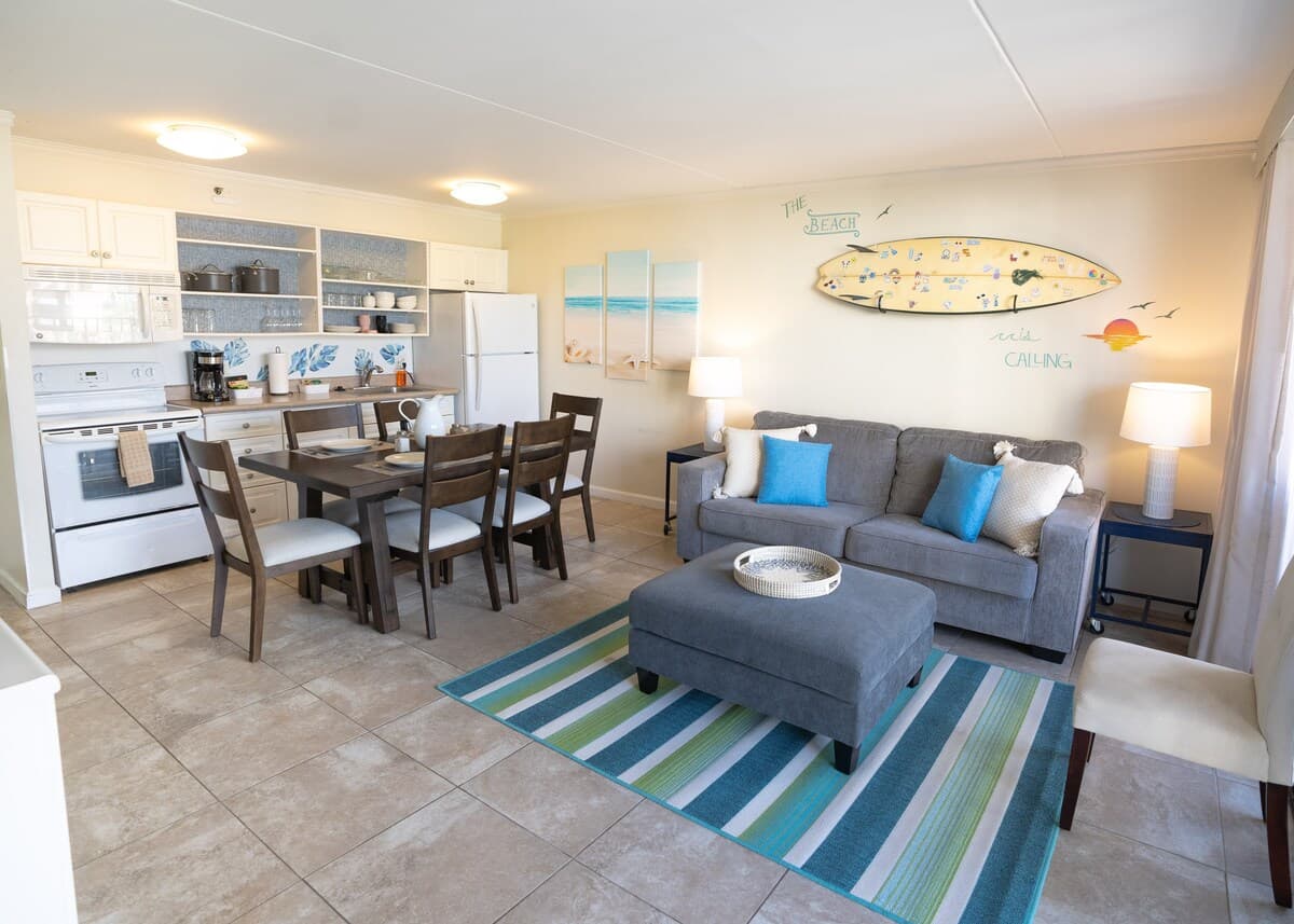 Condo in Honolulu · ★4.38 · 1 bedroom · 3 beds · 1 private bath - Photo 2