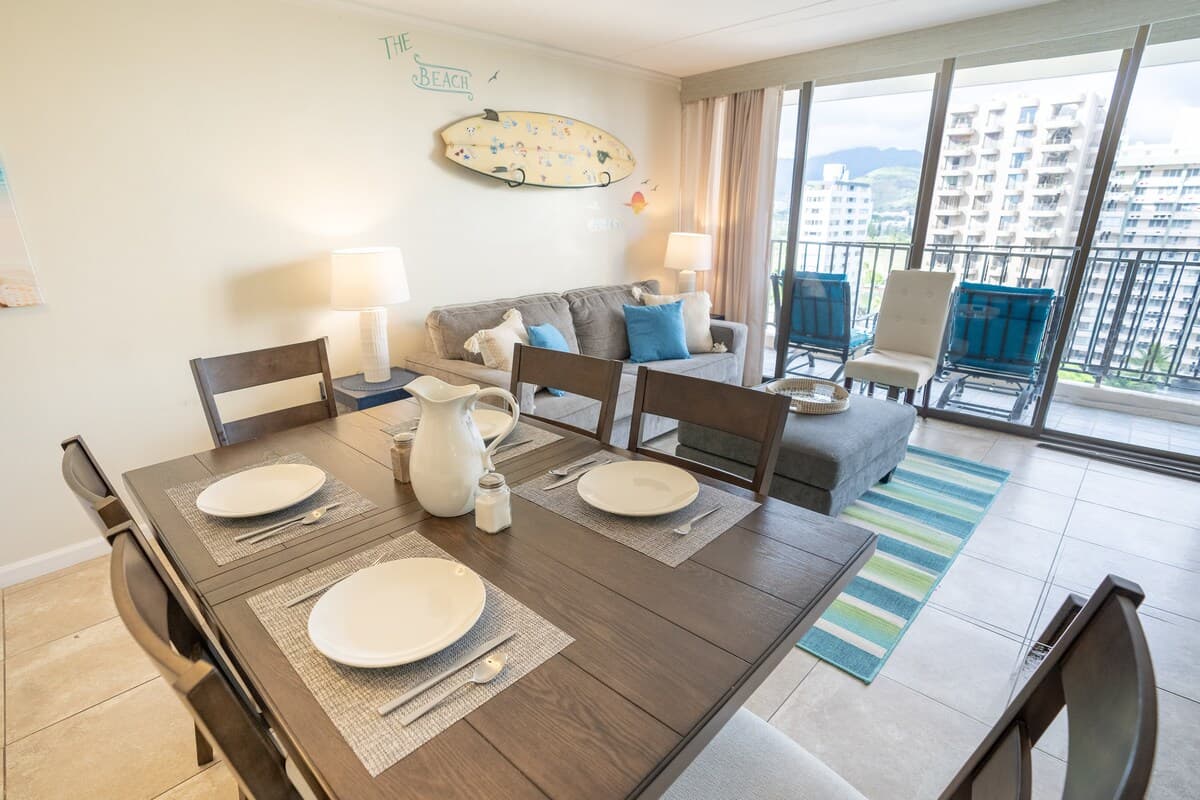 Condo in Honolulu · ★4.38 · 1 bedroom · 3 beds · 1 private bath - Photo 1