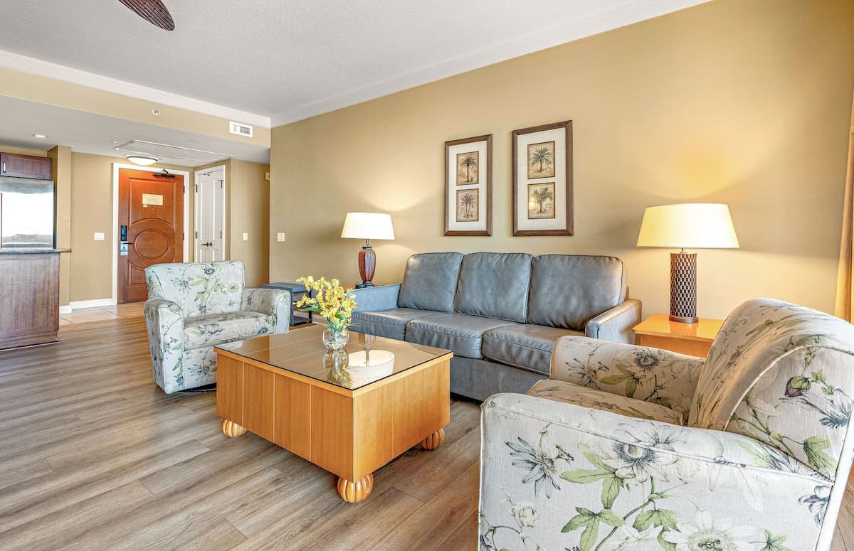 Condo in Lahaina · ★4.91 · 2 bedrooms · 3 beds · 2 baths - Photo 5