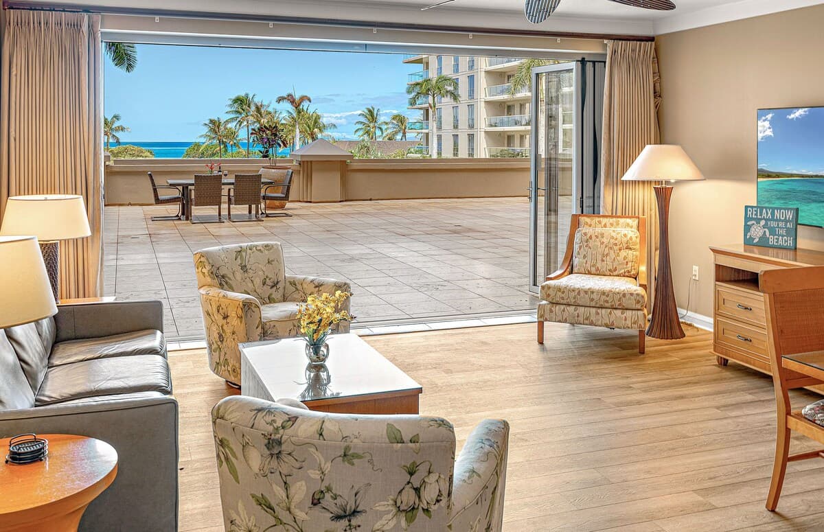 Condo in Lahaina · ★4.91 · 2 bedrooms · 3 beds · 2 baths - Photo 3