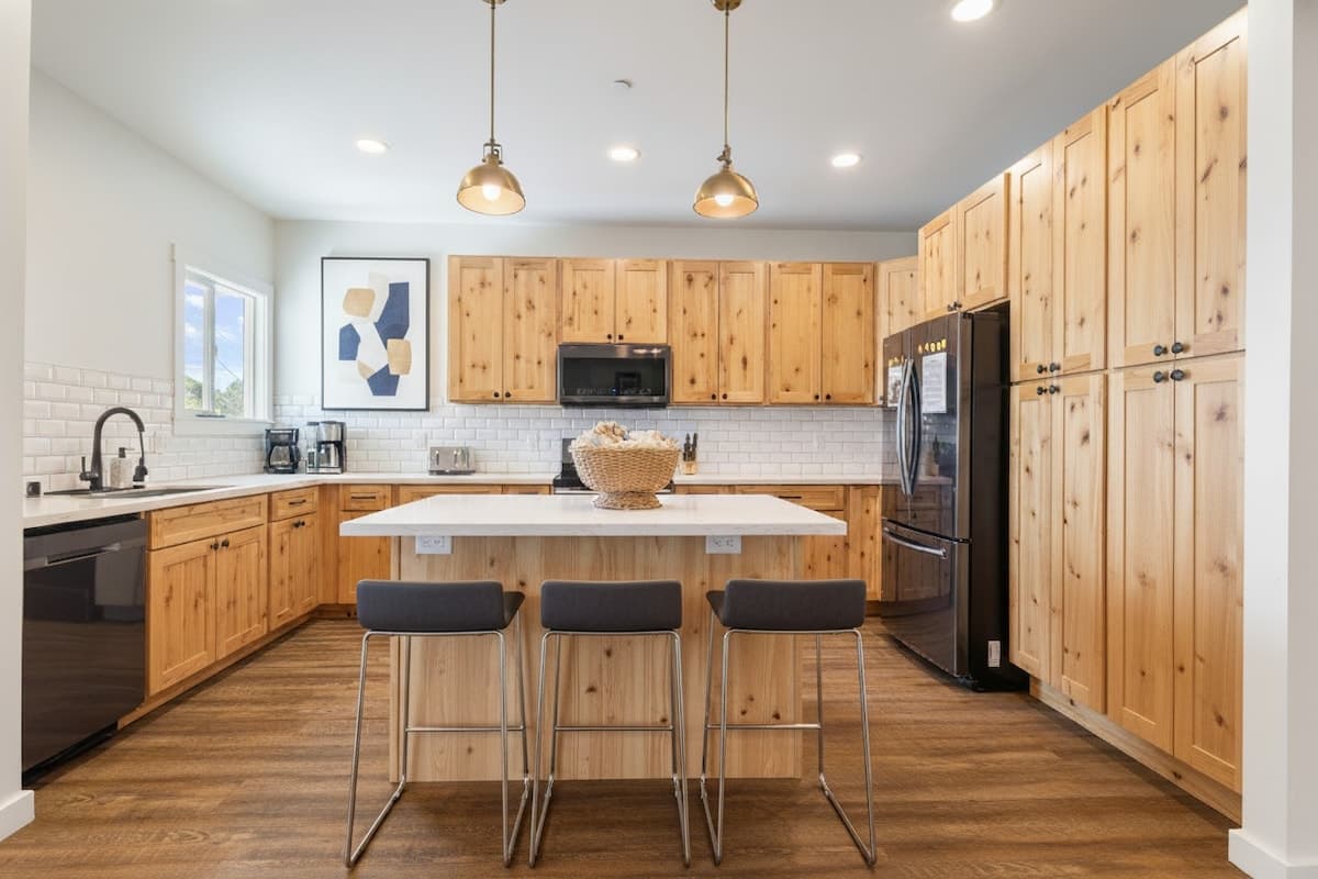 Home in Kahuku · ★4.95 · 5 bedrooms · 10 beds · 3 private baths - Photo 3