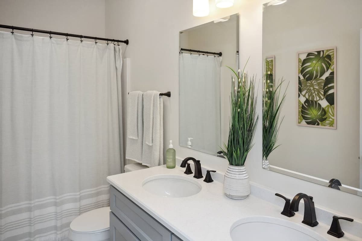 Home in Kahuku · ★4.95 · 5 bedrooms · 10 beds · 3 private baths - Photo 5
