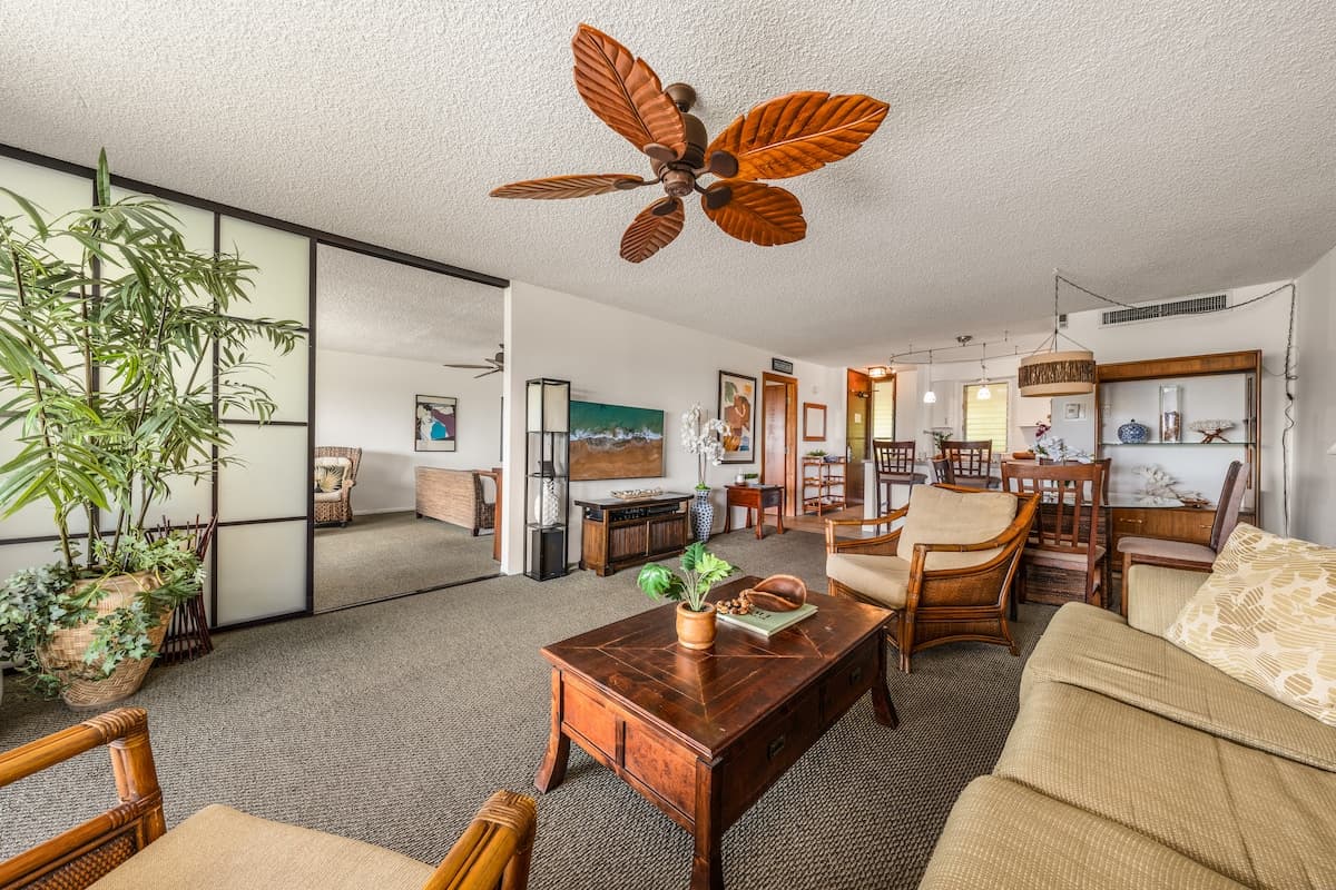 Condo in Lahaina · ★5.0 · 1 bedroom · 2 beds · 1 bath - Photo 4
