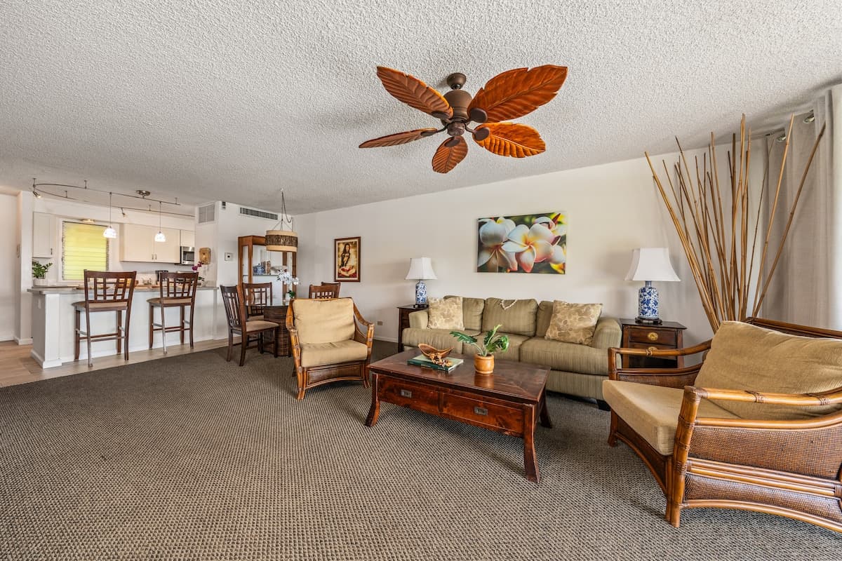 Condo in Lahaina · ★5.0 · 1 bedroom · 2 beds · 1 bath - Photo 5