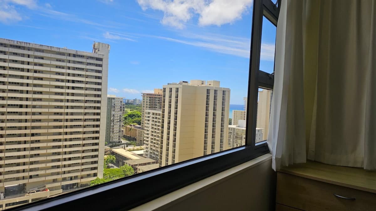 Condo in Honolulu · ★4.61 · 1 bedroom · 1 bed · 1 private bath - Photo 5