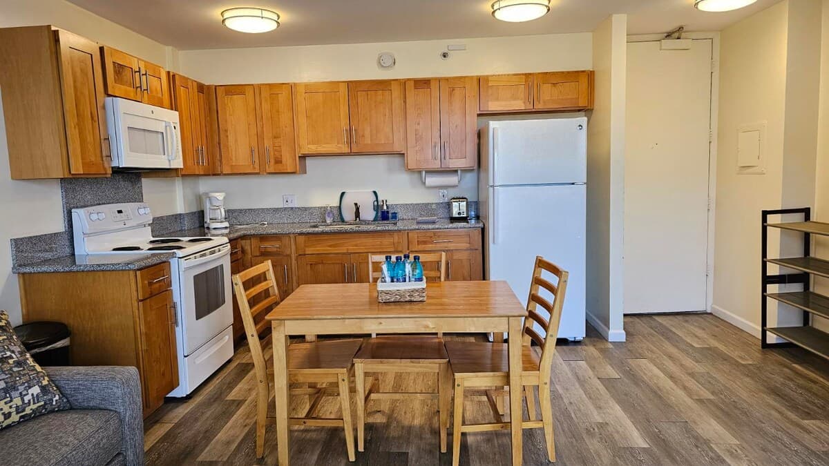 Condo in Honolulu · ★4.61 · 1 bedroom · 1 bed · 1 private bath - Photo 3