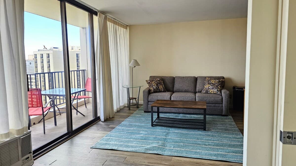 Condo in Honolulu · ★4.61 · 1 bedroom · 1 bed · 1 private bath - Photo 4