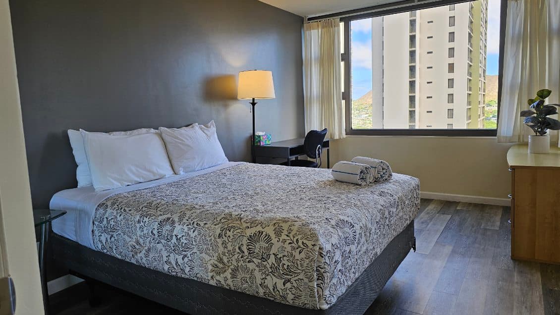 Condo in Honolulu · ★4.61 · 1 bedroom · 1 bed · 1 private bath - Photo 2