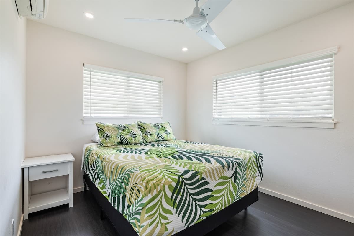 Home in Kahuku · ★4.96 · 3 bedrooms · 6 beds · 1.5 private baths - Photo 2