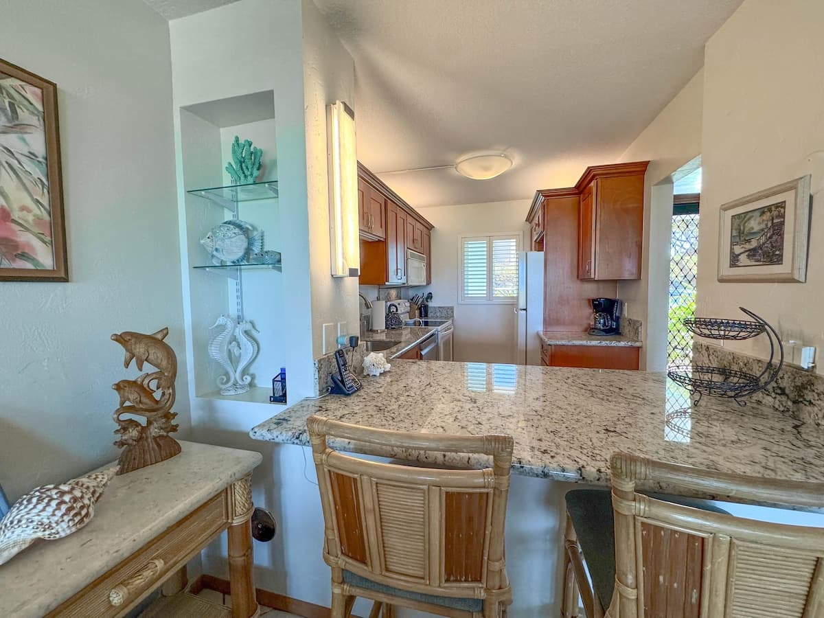 Hotel-zoned Menehune Shores 121 - Photo 2