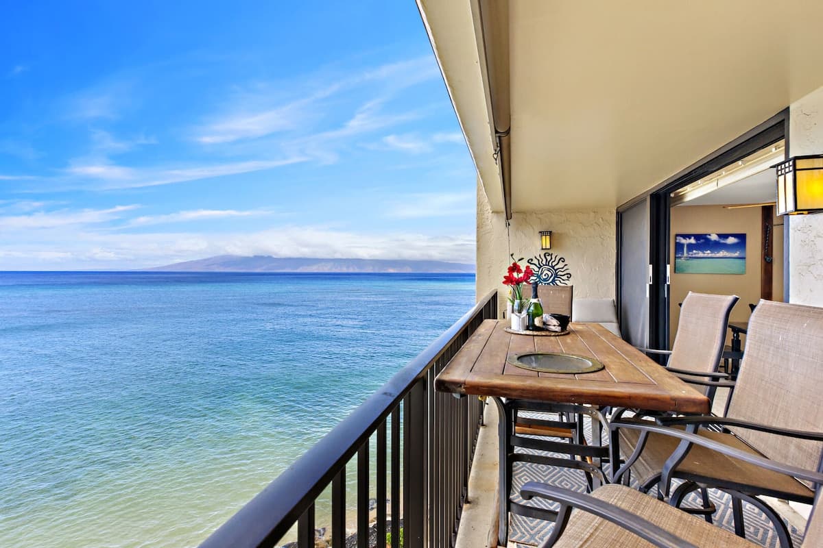 Condo in Lahaina · ★4.93 · 2 bedrooms · 3 beds · 2 private baths - Photo 4
