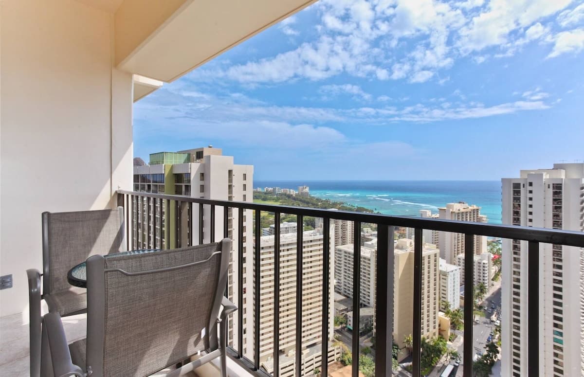 Condo in Honolulu · ★4.8 · 1 bedroom · 3 beds · 1 private bath - Photo 3