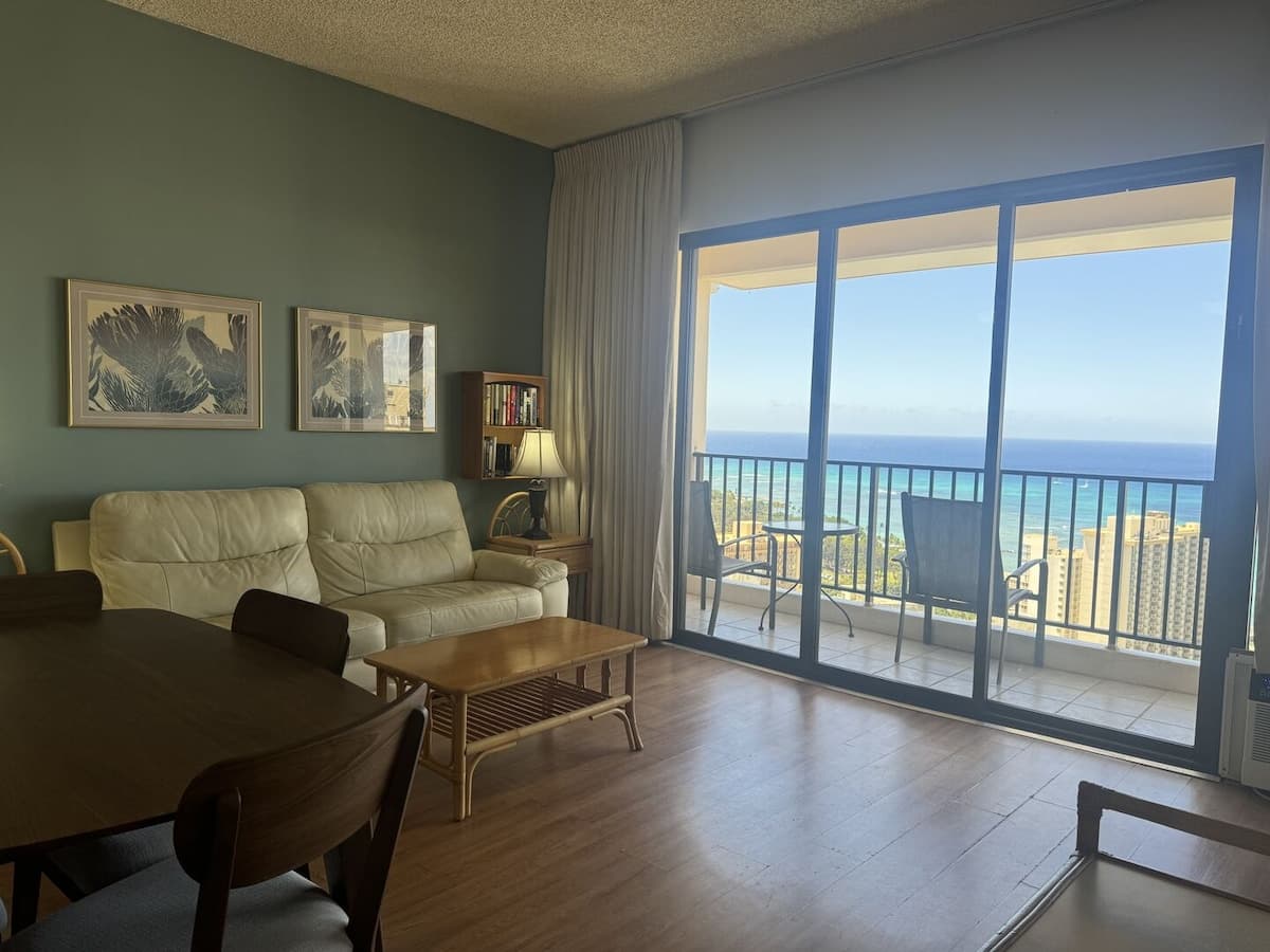 Condo in Honolulu · ★4.8 · 1 bedroom · 3 beds · 1 private bath - Photo 1