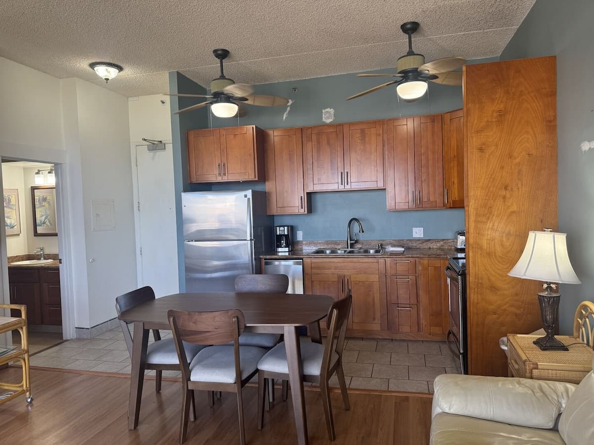 Condo in Honolulu · ★4.8 · 1 bedroom · 3 beds · 1 private bath - Photo 4