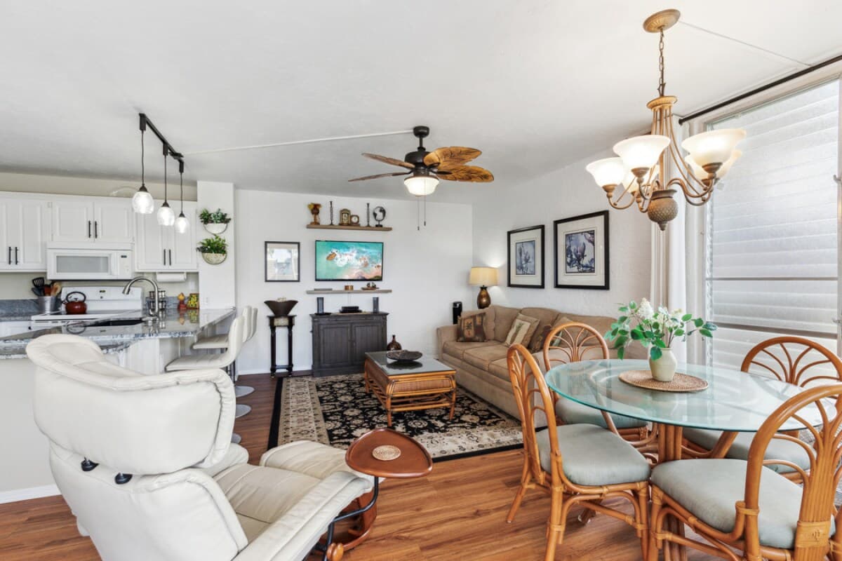 Condo in Kailua-Kona · ★4.74 · 1 bedroom · 2 beds · 1 bath - Photo 4