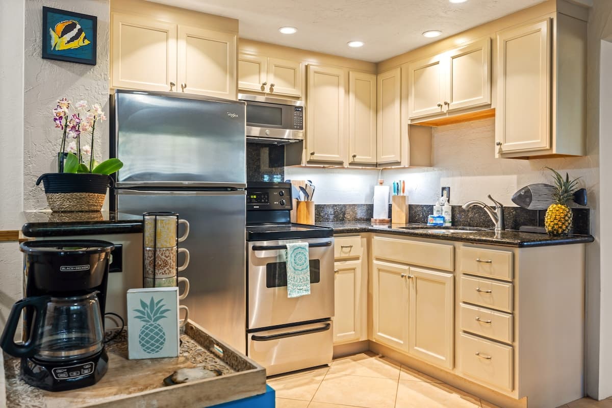 Condo in Koloa · ★4.86 · 1 bedroom · 2 beds · 1 shared bath - Photo 2