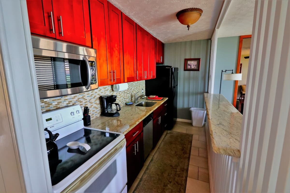 Home in Kihei · ★4.41 · 1 bedroom · 1 bed · 1 shared bath - Photo 1