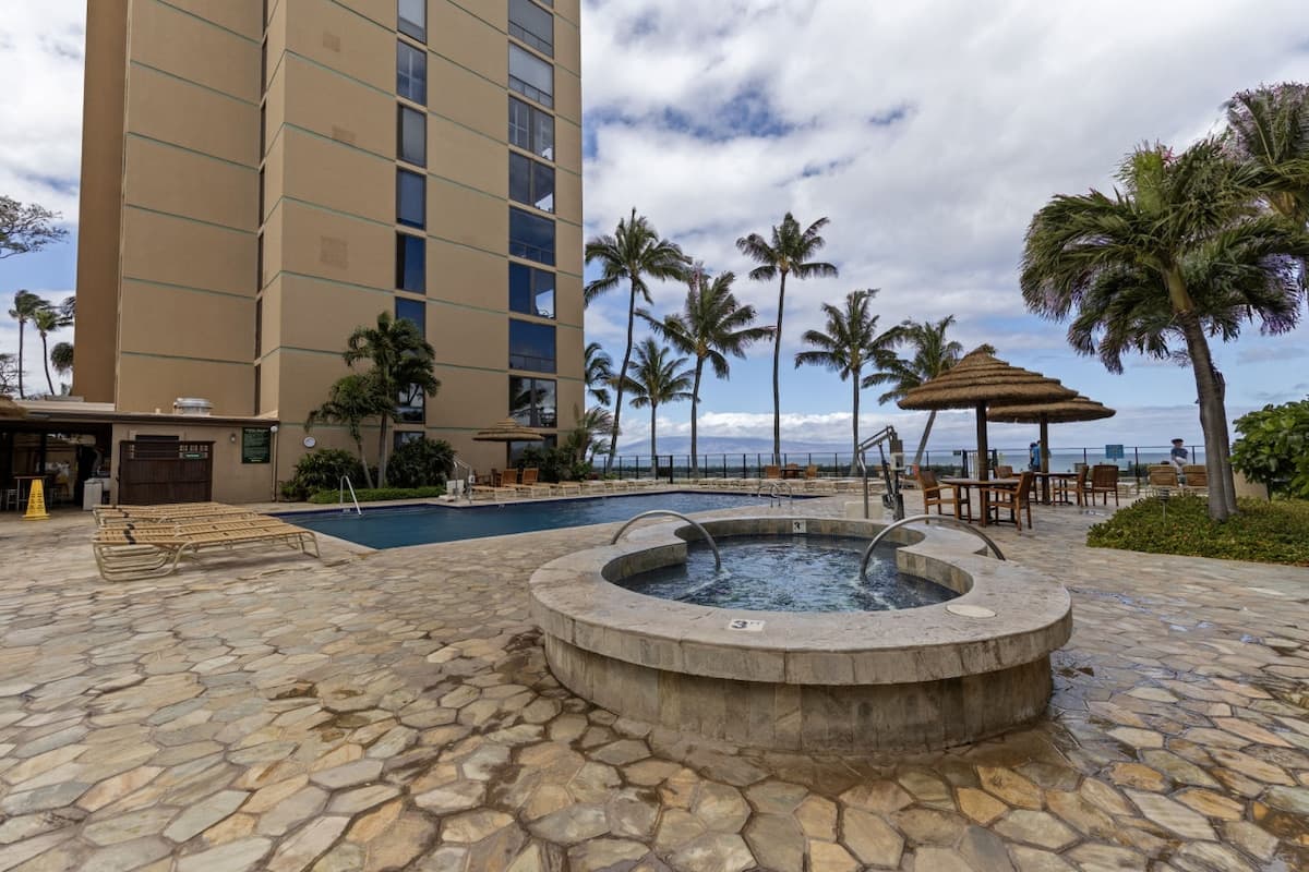 Condo in Lahaina · ★4.9 · 1 bedroom · 2 beds · 2 baths - Photo 5