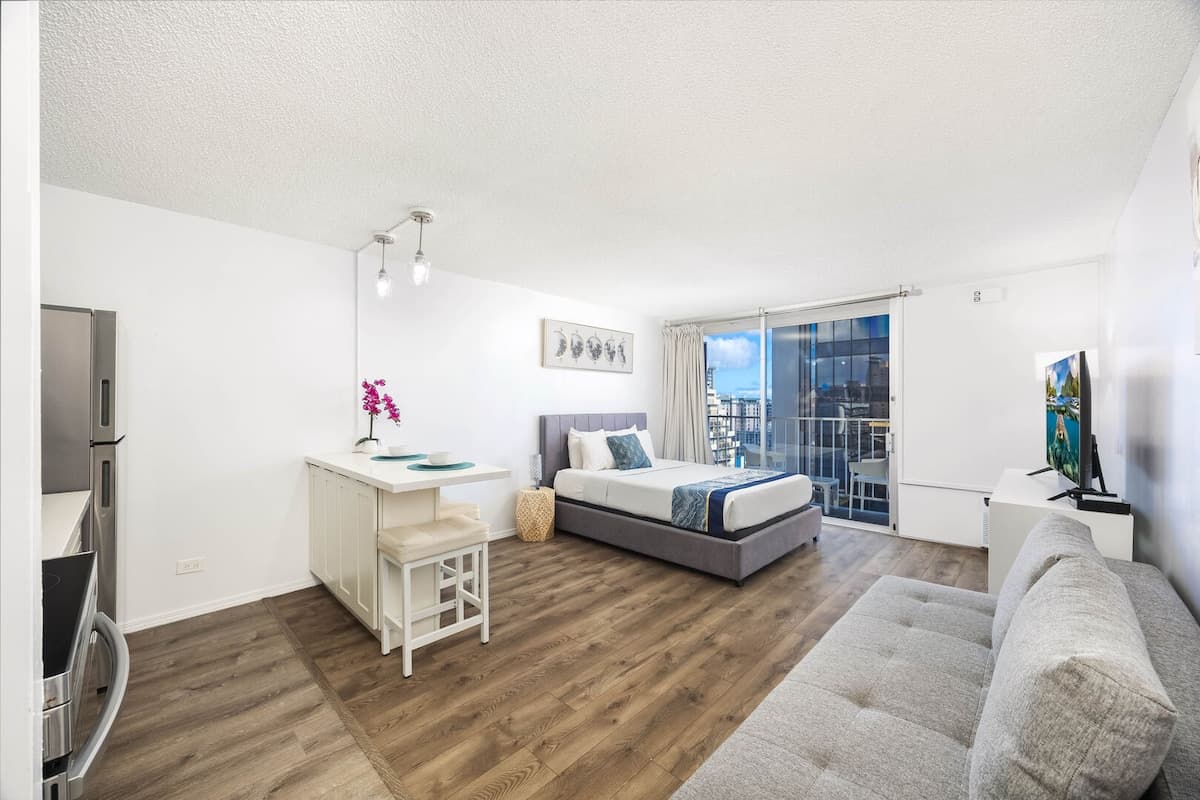 Condo in Honolulu · ★4.72 · 1 bedroom · 2 beds · 1 private bath - Photo 3