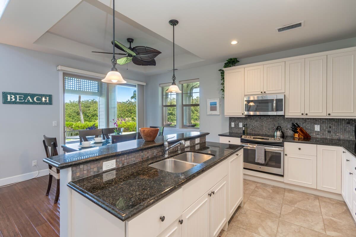 Condo in Waimea · ★4.67 · 2 bedrooms · 4 beds · 2 private baths - Photo 5