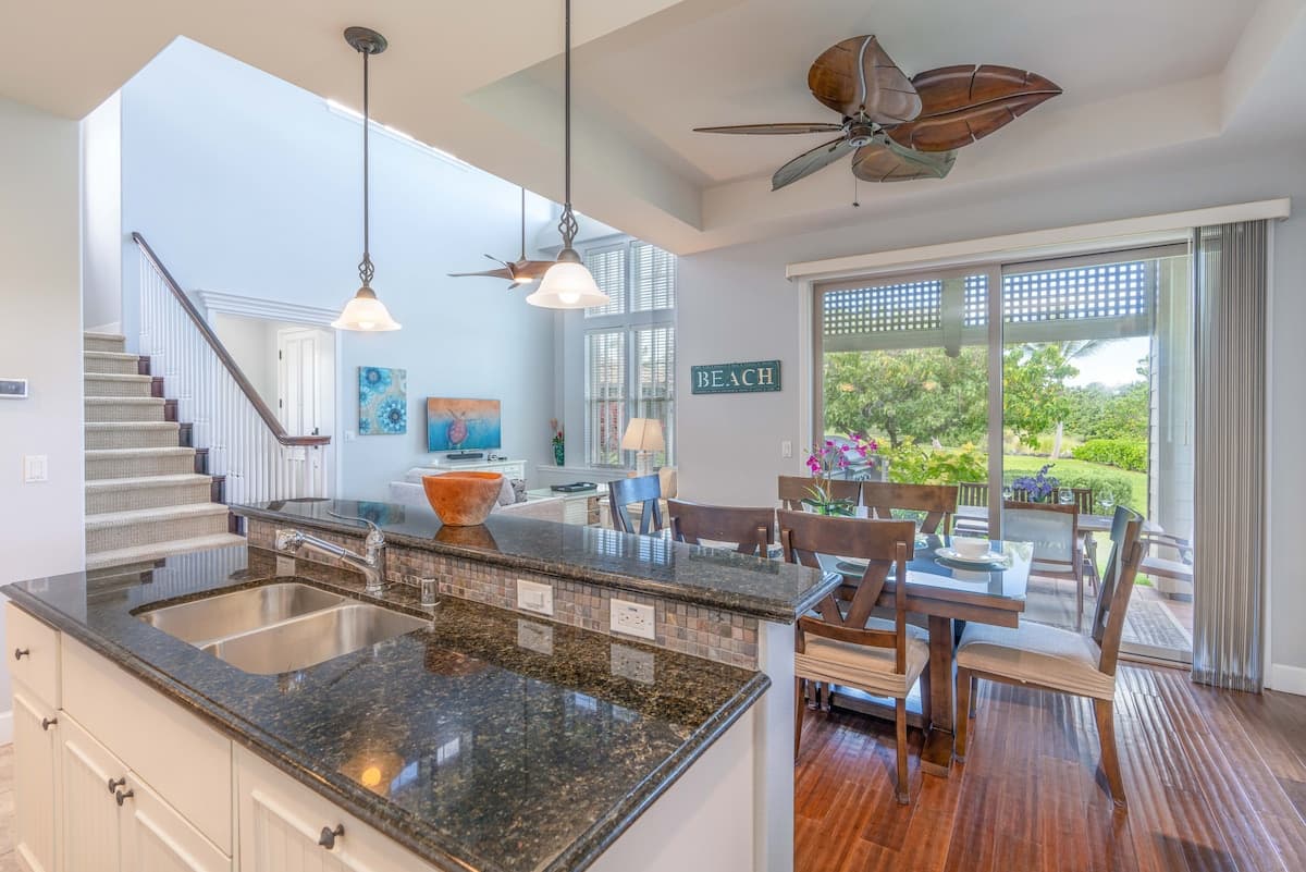 Condo in Waimea · ★4.67 · 2 bedrooms · 4 beds · 2 private baths - Photo 1
