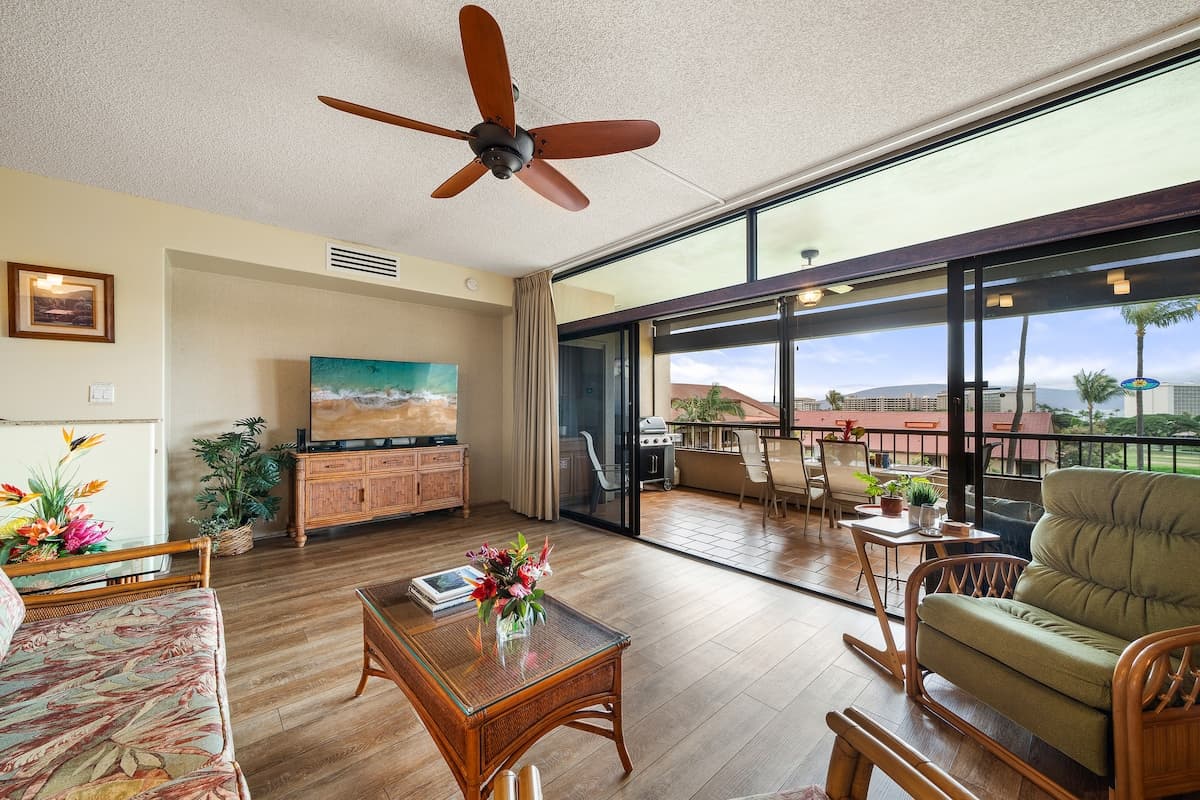Condo in Lahaina · ★4.89 · 2 bedrooms · 3 beds · 2 baths - Photo 4